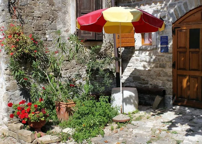 Apartments With Wifi Groznjan, Central Istria - Sredisnja Istra - 7038 Apartment *